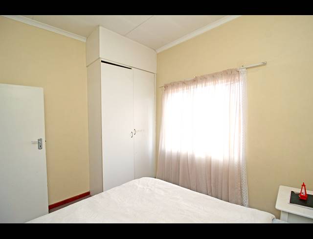 2 BEDROOM APARTMENT FOR SALE IN BUCCLEUCH